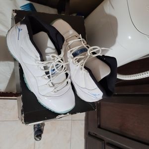 Jordan 11 (legend blue)